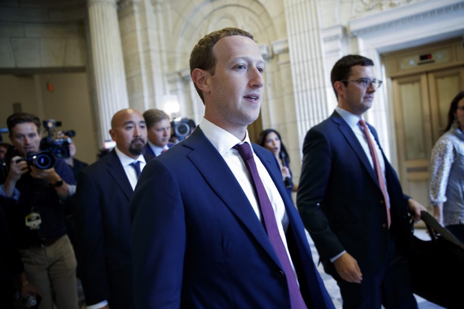 M. Zuckerbergas žada kovoti, kad užkirstų kelią „Facebook“ suskaidymui