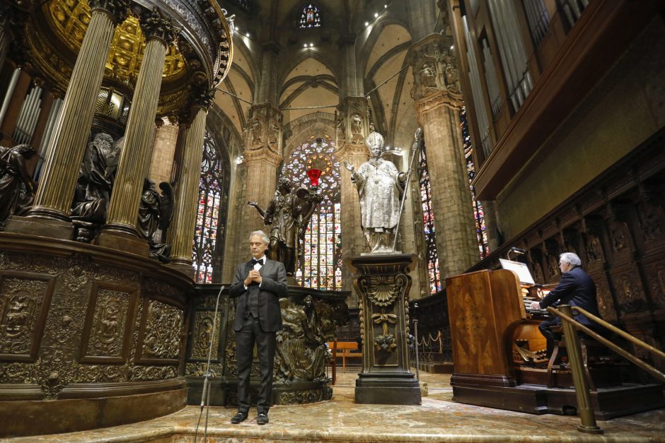 Milijonai žmonių stebėjo A. Bocelli pasirodymą tuščioje Milano katedroje