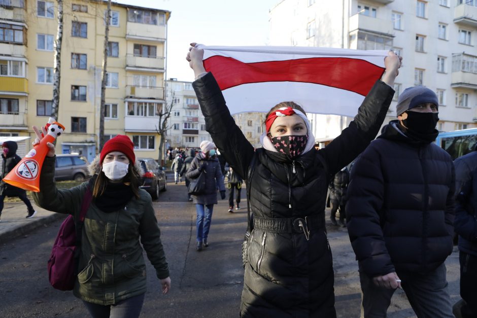 Įvairiuose Minsko rajonuose vyksta protestai: apie sulaikytuosius kol kas nepranešama