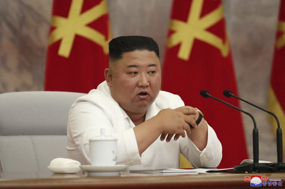Šiaurės Korėja dėl įtariamo koronaviruso atvejo skelbia nepaprastąją padėtį