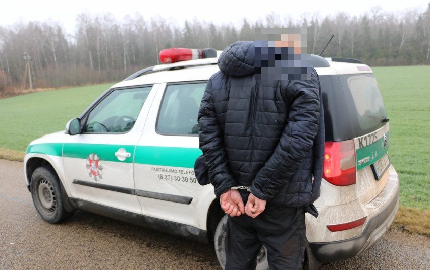 Kratų metu Jonavoje ir Jonavos rajone pareigūnai aptiko narkotikų: suimtas vyras