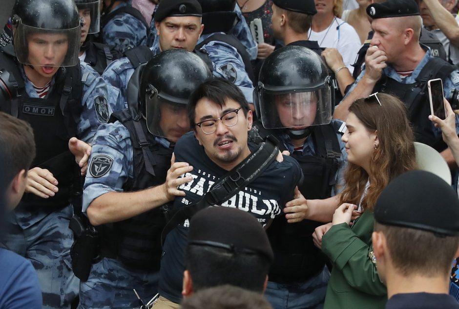 Maskvoje sulaikyta per 400 protestuotojų, tarp jų – ir A. Navalnas