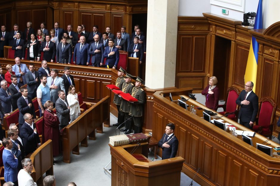Paleista Ukrainos Rada tęs darbą, kol bus prisaikdintas naujas parlamentas