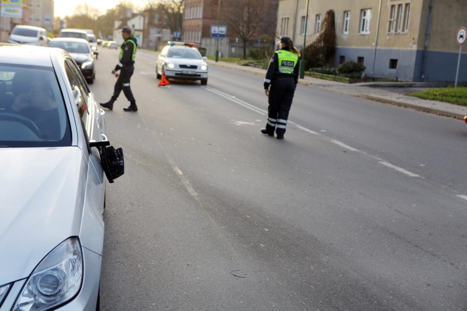 Biržuose „Renault“ vairuotojas partrenkė per perėją ėjusią pagyvenusią moterį