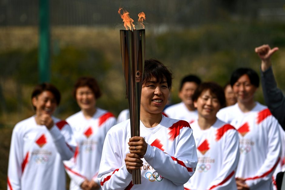 Tokijo olimpiados deglas pradeda 121 dieną truksiančią kelionę per Japoniją
