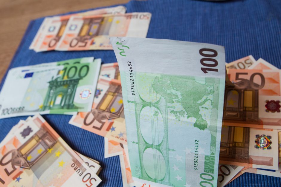 Policininku apsimetęs sukčius iš senolės išviliojo 600 eurų