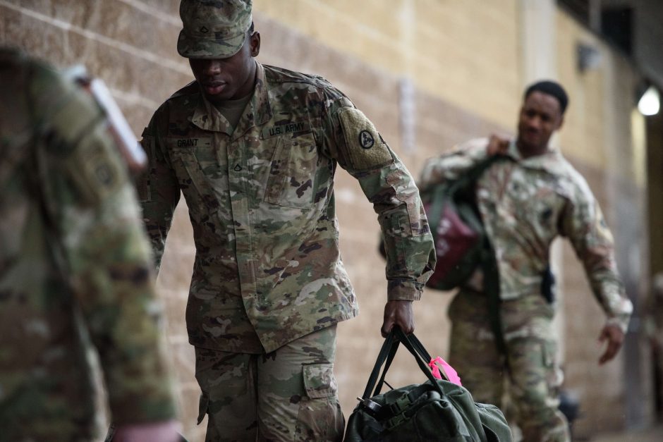 JAV kariai pradėjo pasitraukimą iš Afganistano