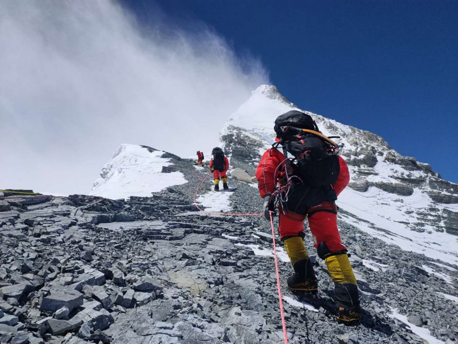 Pirmoji kinų ekspedicija į Everestą pandemijos metu: matuojamas kalno aukštis
