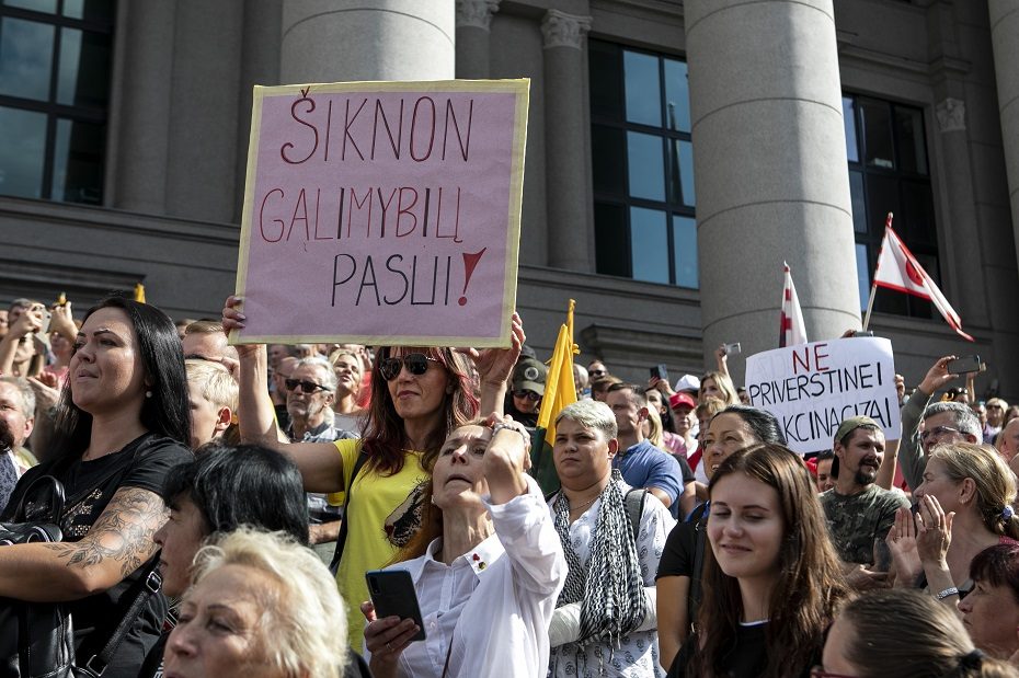 Protesto prieš skiepus fone – profesorės įžvalgos: COVID-19 mus labai šokdina