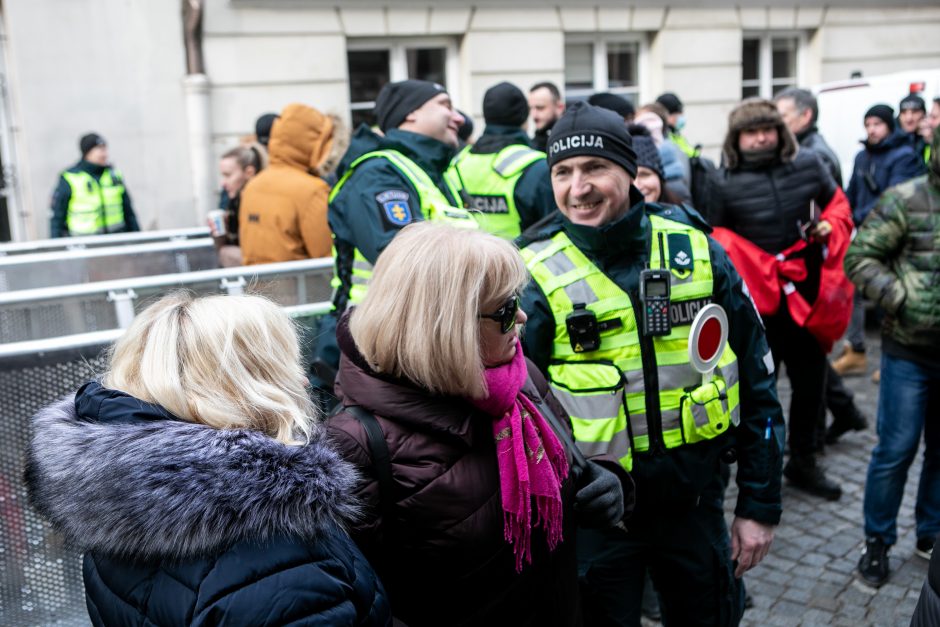 V. Landsbergis: policija lazdos neperlenkė, tą padarė nutarusieji versti valdžią Lietuvoje