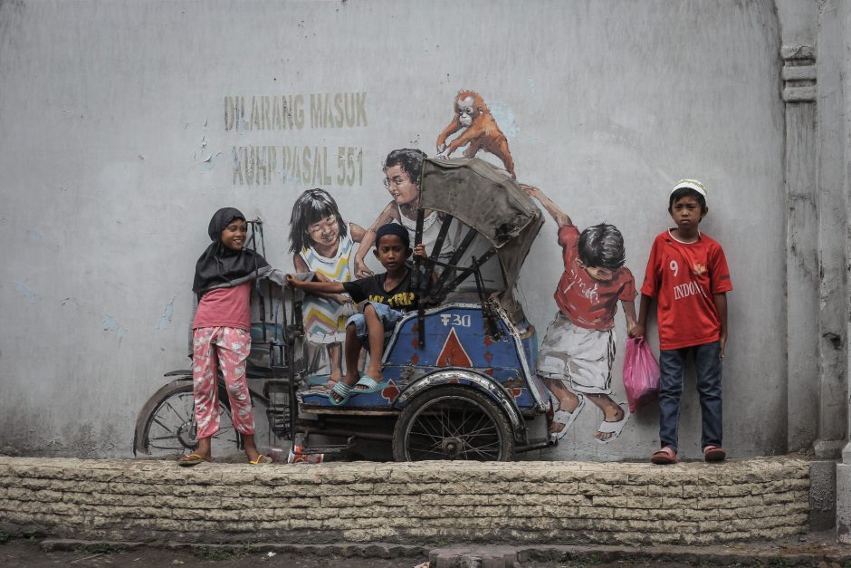 Gatvės meno aidas iš Indonezijos miškų