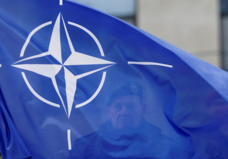 Kremlius: Rusija nesiima spręsti, ar NATO yra „gyva, ar mirusi“