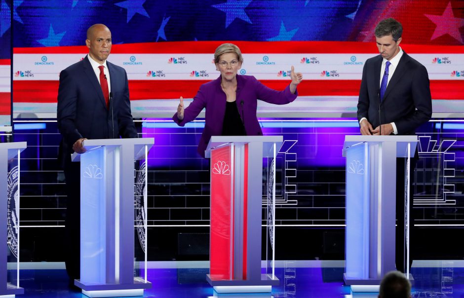 JAV įvyko pirmieji demokratų pretendentų į prezidento postą debatai 
