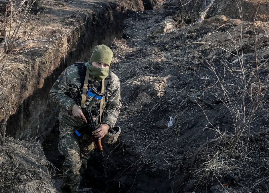 Per įnirtingus mūšius Rytų Ukrainoje žuvo vienas ir sužeisti dar keturi kariai