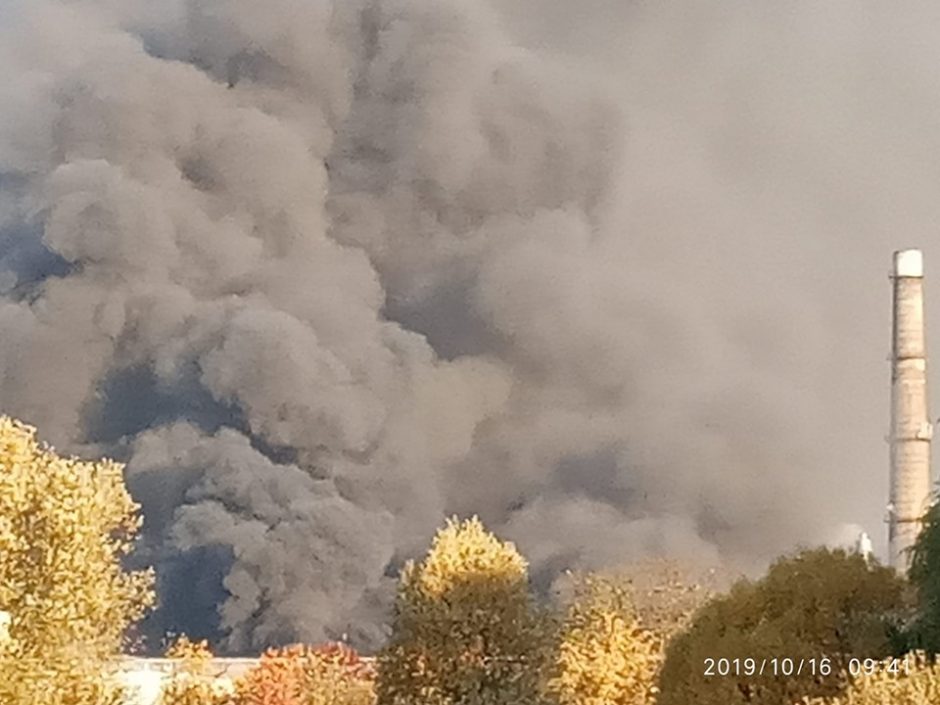 Didžiulis gaisras Alytų paskandino dūmuose: evakuotas reabilitacijos centras