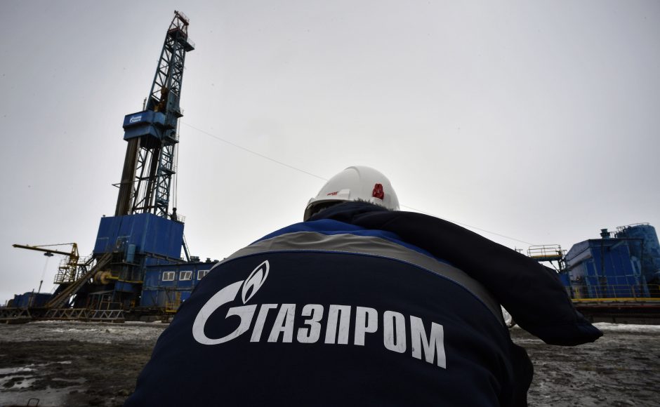„Gazprom“ spaus Ukrainą pasirašyti trumpalaikę tranzito sutartį