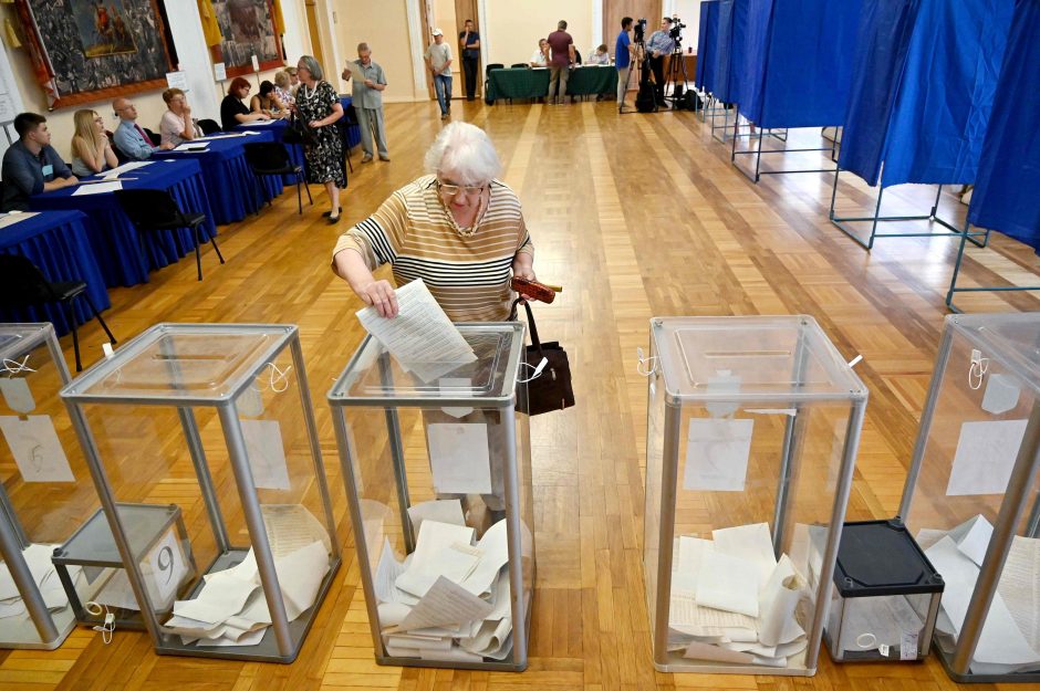 Pokyčiai Ukrainoje: paskelbti galutiniai parlamento rinkimų rezultatai