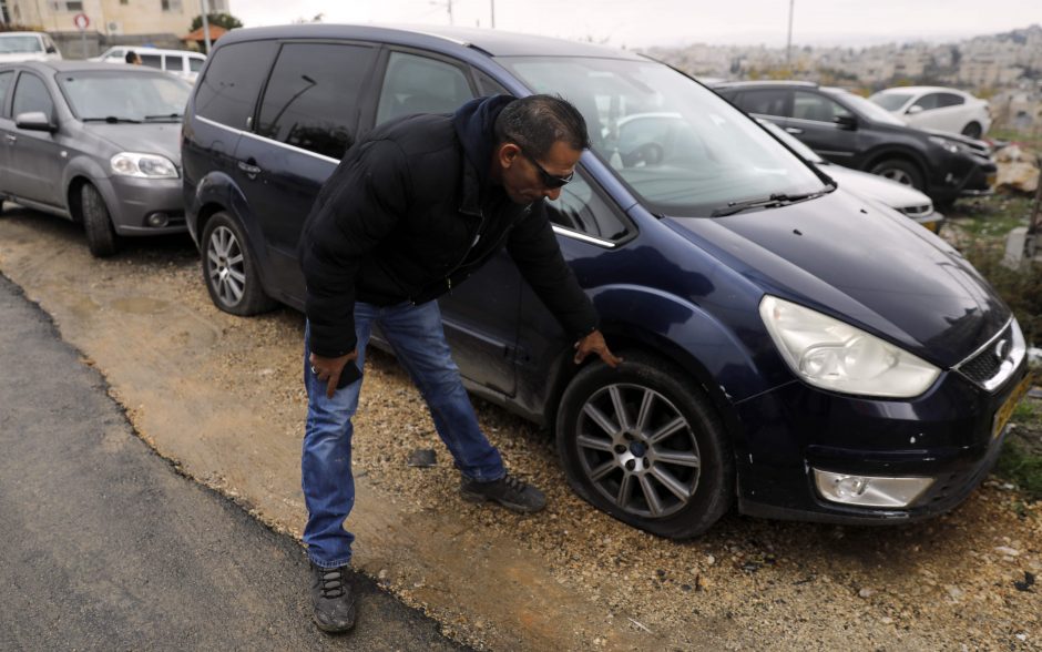 Jeruzalės palestiniečių rajone nuniokota daugiau kaip 160 automobilių