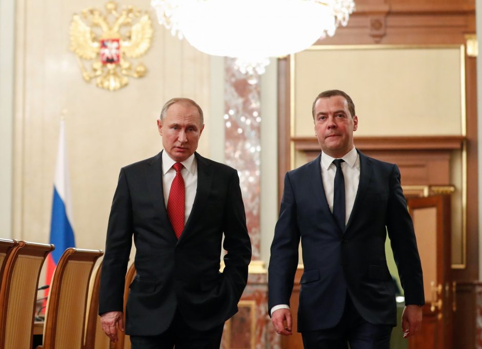 V. Putinas paskyrė ekspremjerą D. Medvedevą į naujas pareigas