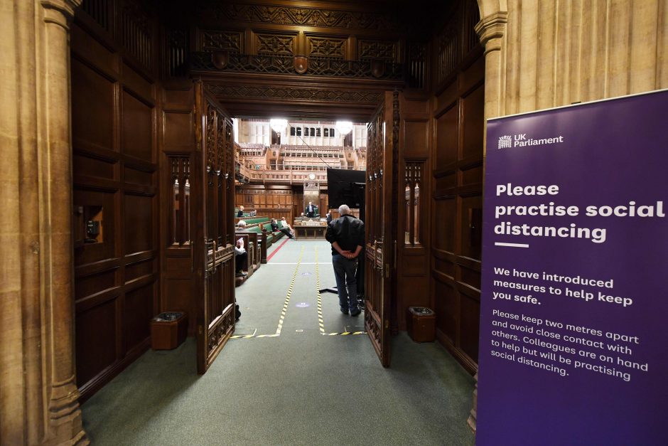 JK parlamentas karantino sąlygomis atnaujina darbą: pasitelkė virtualias priemones 