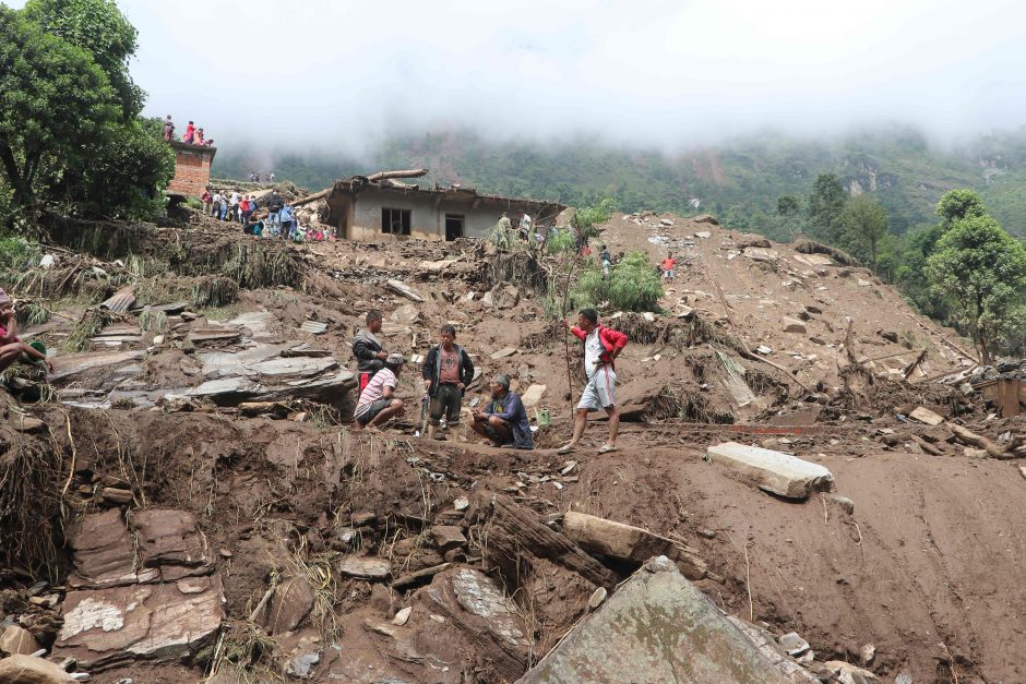 Nepale nuošliaužai užpylus tris kaimus žuvo 11, dingo dar mažiausiai 15 žmonių