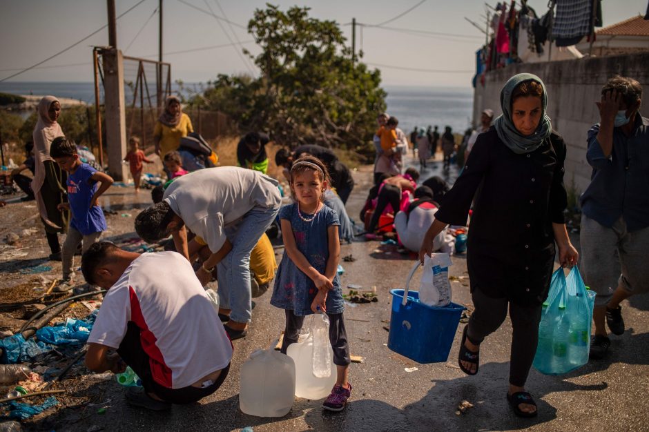 Po gaisro Morijos stovykloje virš tūkstančio migrantų apgyvendinti kitoje vietoje