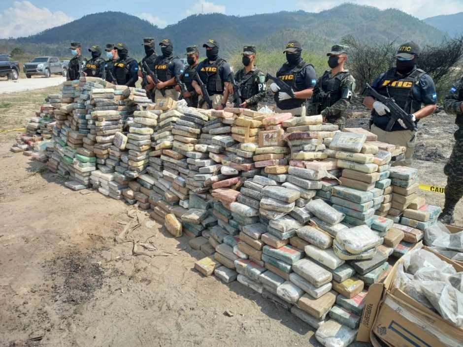 Hondūre policija atkasė pusantros tonos kokaino