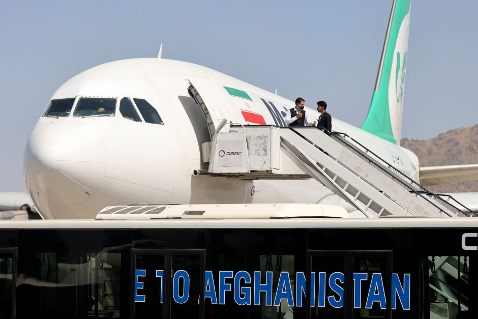 Valstybinė žiniasklaida: Iranas atnaujino reguliarius skrydžius į Afganistaną