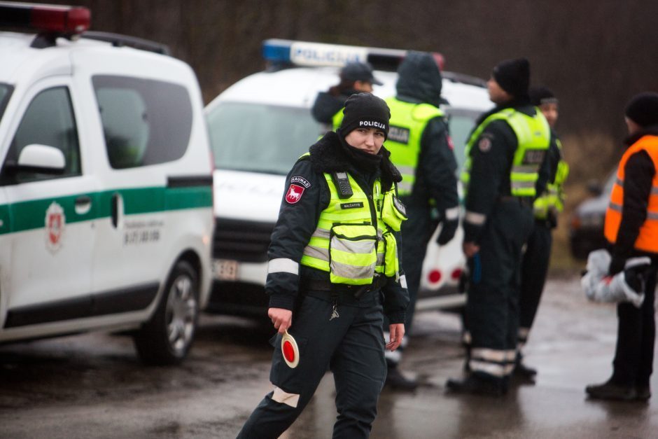 Vilniaus rajone girto pasieniečio automobilis susidūrė su „Škoda“: sužeisti du vaikai