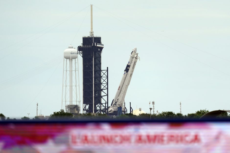 Rengiantis pilotuojamam JAV skrydžiui į kosmosą artėja „SpaceX“ triumfo valanda
