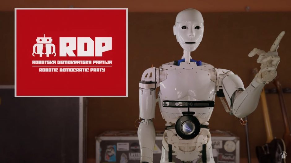 Balkanų muzikos grupė „Dubioza Kolektiv“ pristato naują grupės narį – robotą