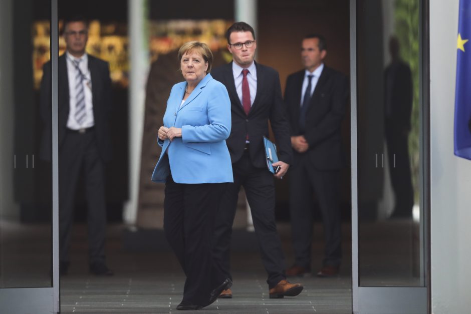 Istorija kartojasi: A. Merkel ištiko trečias per mėnesį drebulio priepuolis