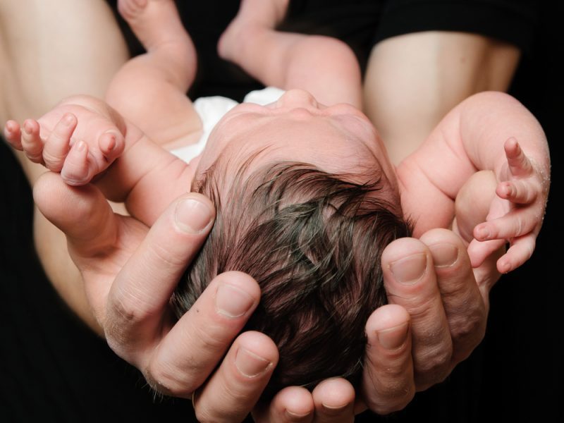 Tyrimas: išskirtos dvi Europos šalys, kuriose daugiausia pirmą kartą gimdo paauglės