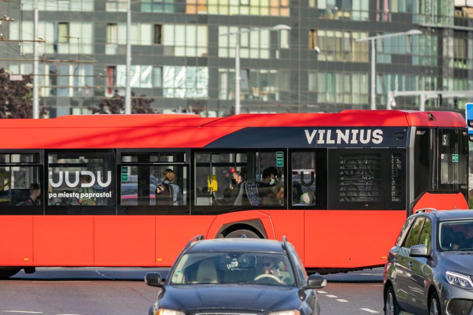 Startuoja kampanija „Važiuojam!“: vilniečiai nuotaikingai kviečiami judėti viešuoju transportu