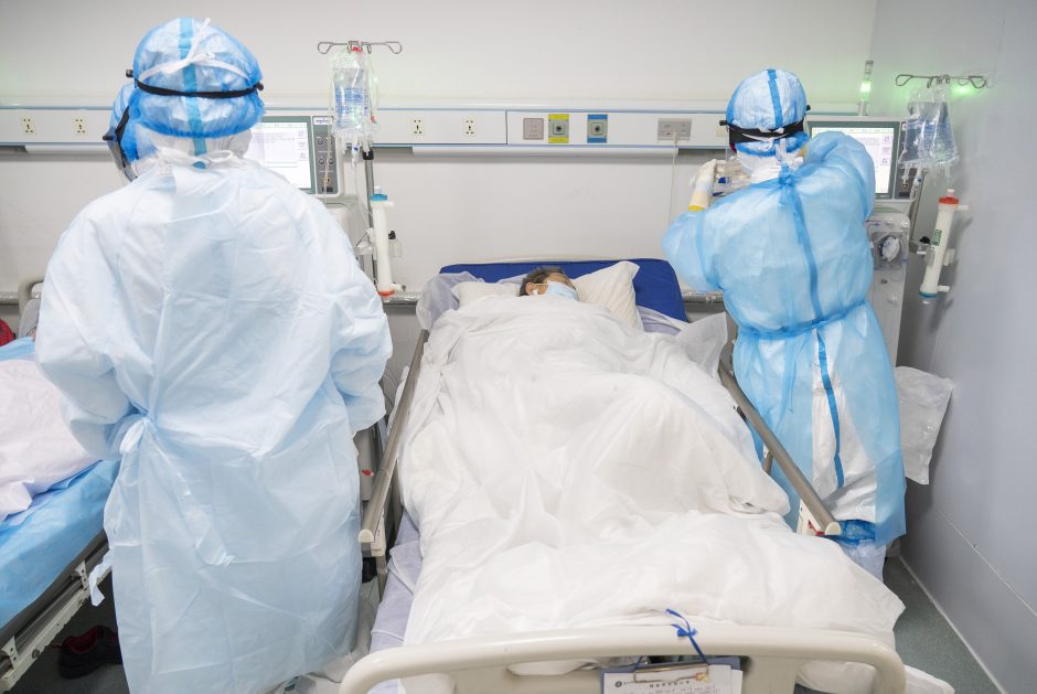Ligoninėse dėl koronaviruso gydoma šimtas žmonių, vienuolika – reanimacijoje