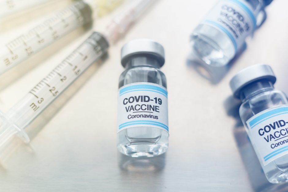 Europos vaistų agentūra gali patvirtinti „Moderna“ vakciną nuo COVID-19 jau pirmadienį