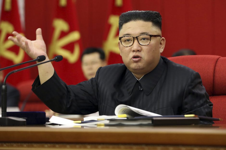 Kim Jong Unas: Šiaurės Korėja turi ruoštis tiek dialogui, tiek konfrontacijai su JAV