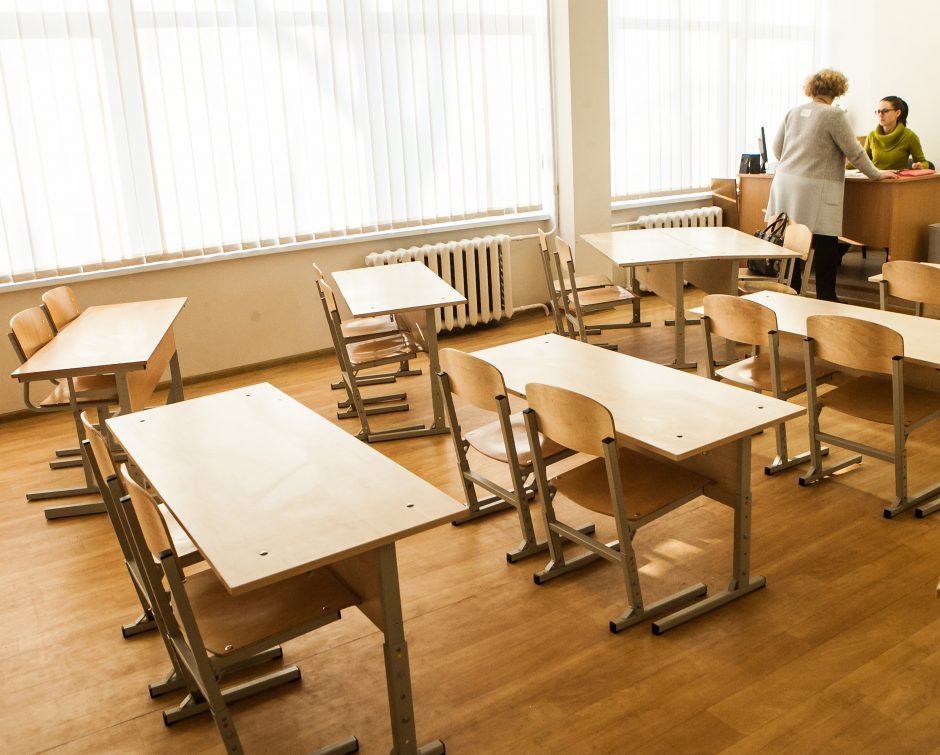 Lenkija šiais mokslo metais nebeatidarys dėl koronaviruso uždarytų mokyklų