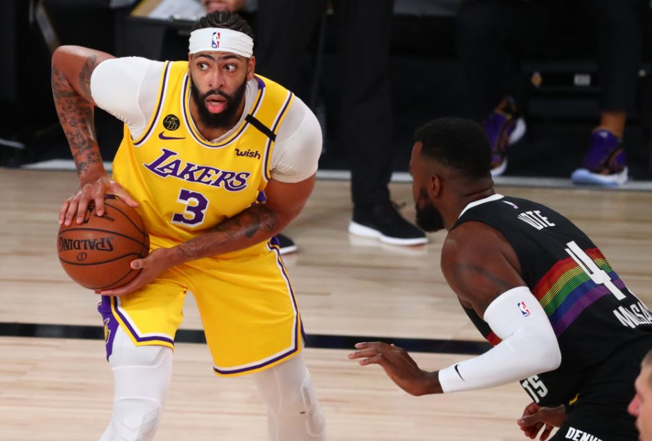 A. Daviso ir L. Jameso vedama „Lakers“ – per žingsnį nuo NBA finalo