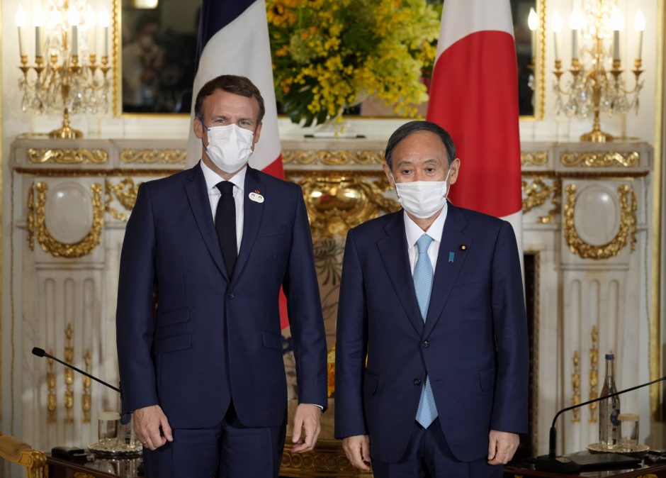 E. Macronas Tokijuje susitiko su Japonijos premjeru