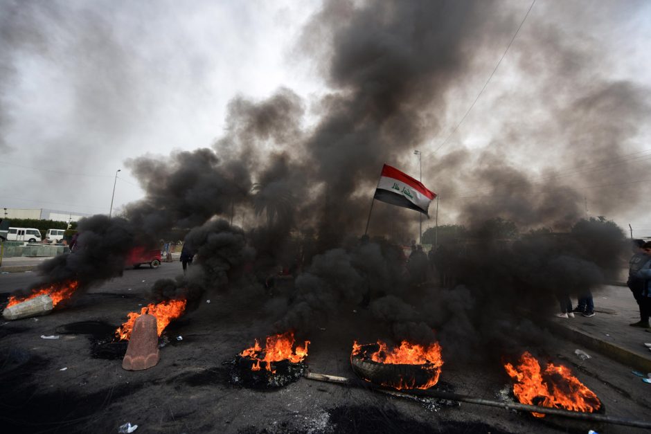 Irake protestuotojai pasiduoti nežada: susirėmė su saugumo pajėgomis