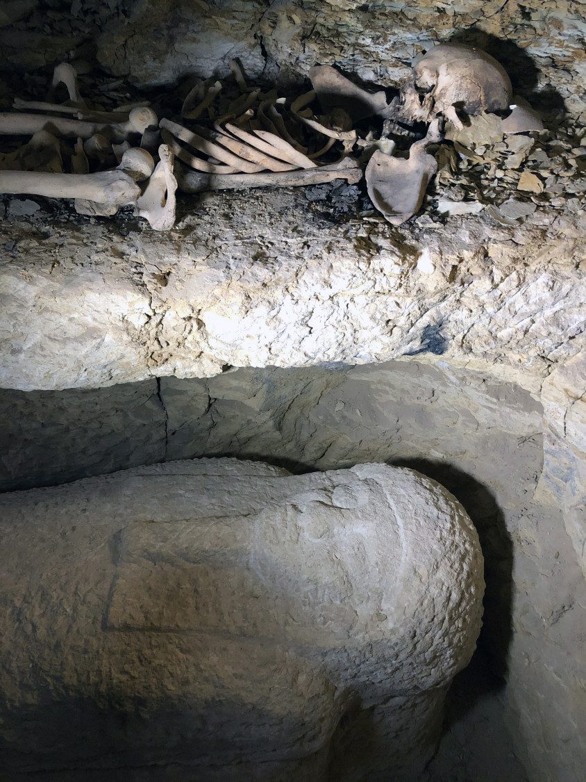 Egipte rastos beveik 3 tūkst. metų senumo kapavietės su sarkofagais