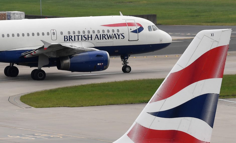 Prasidėjo „British Airways“ pilotų streikas, atšaukti beveik visi skrydžiai
