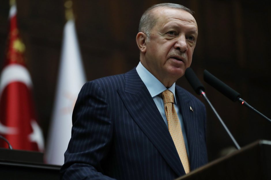 R. T. Erdoganas grasina nauja karine operacija Sirijoje