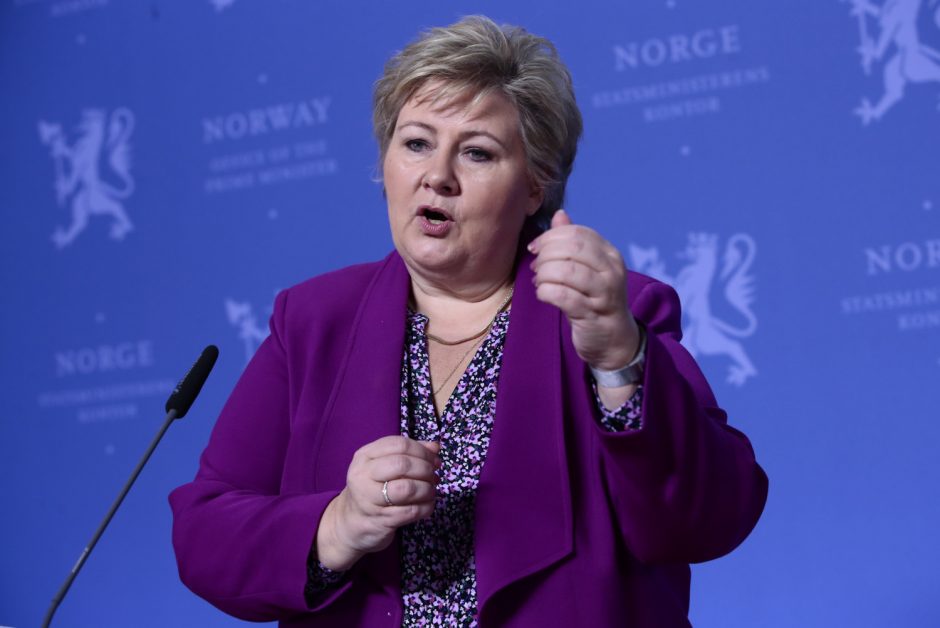 Norvegijos policija tirs, ar šalies premjerė E. Solberg nepažeidė dėl pandemijos įvestų apribojimų