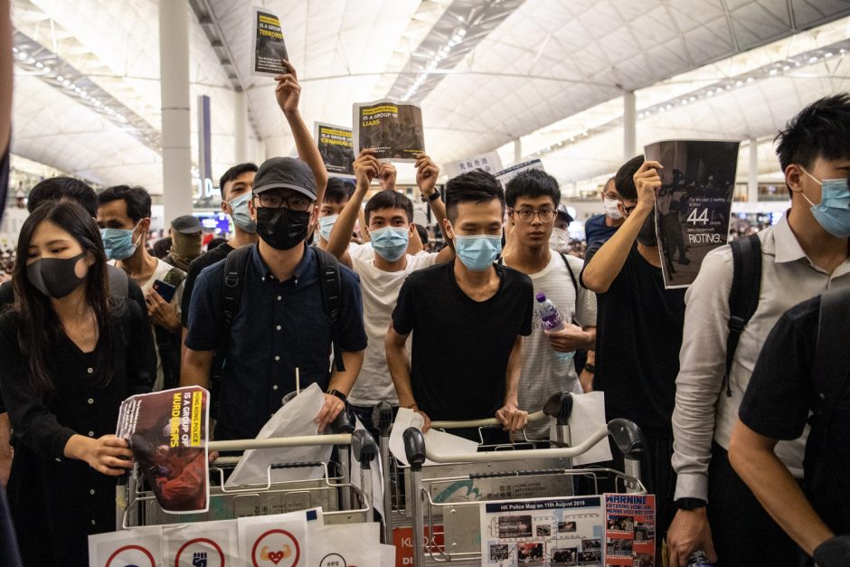 Honkongo protestuotojų portretas: jauni, išsilavinę ir įtūžę