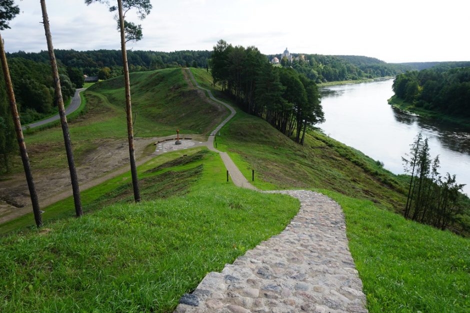 Sutvarkytas ir atgimęs Liškiavos piliakalnis laukia lankytojų