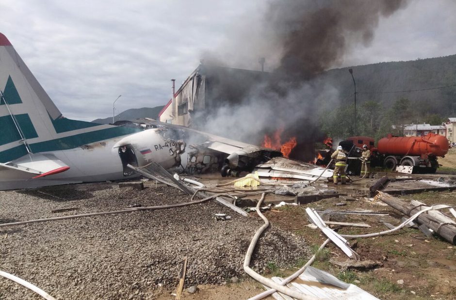 Lėktuvo avarija Sibiro pietryčiuose: žuvo du žmonės, 33 sužeisti