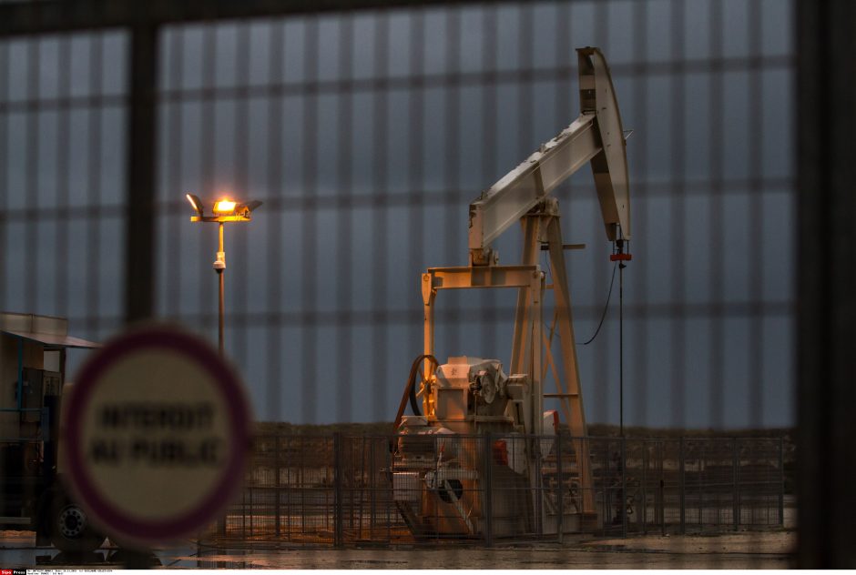 Saudo Arabija eskaluoja kainų karą – didins naftos gavybos apimtis