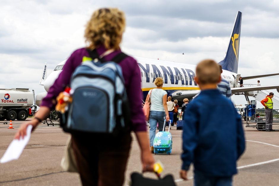 „Ryanair“: lėta ES skiepijimo nuo COVID-19 kampanija paveiks keleivių srautų prognozes